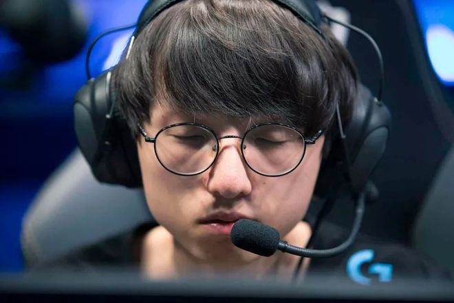 开云官方在线入口-Scout重返赛场，出色防守首场状态出色，RNG观众沸腾！-开云官方在线入口