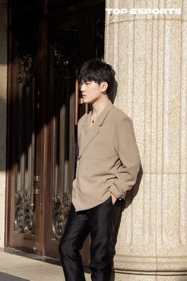 开云体育-JackeyLove重要时刻出色防守，SKT带队取胜！-开云体育