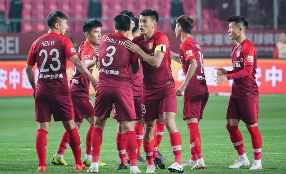 关于上海久事训练开放日，国际比赛日扳平良机引欢呼，中超在即，纪律约束更严格的信息