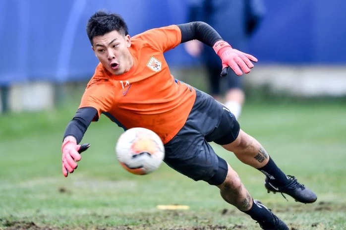 关于上海久事训练开放日，国际比赛日扳平良机引欢呼，中超在即，纪律约束更严格的信息