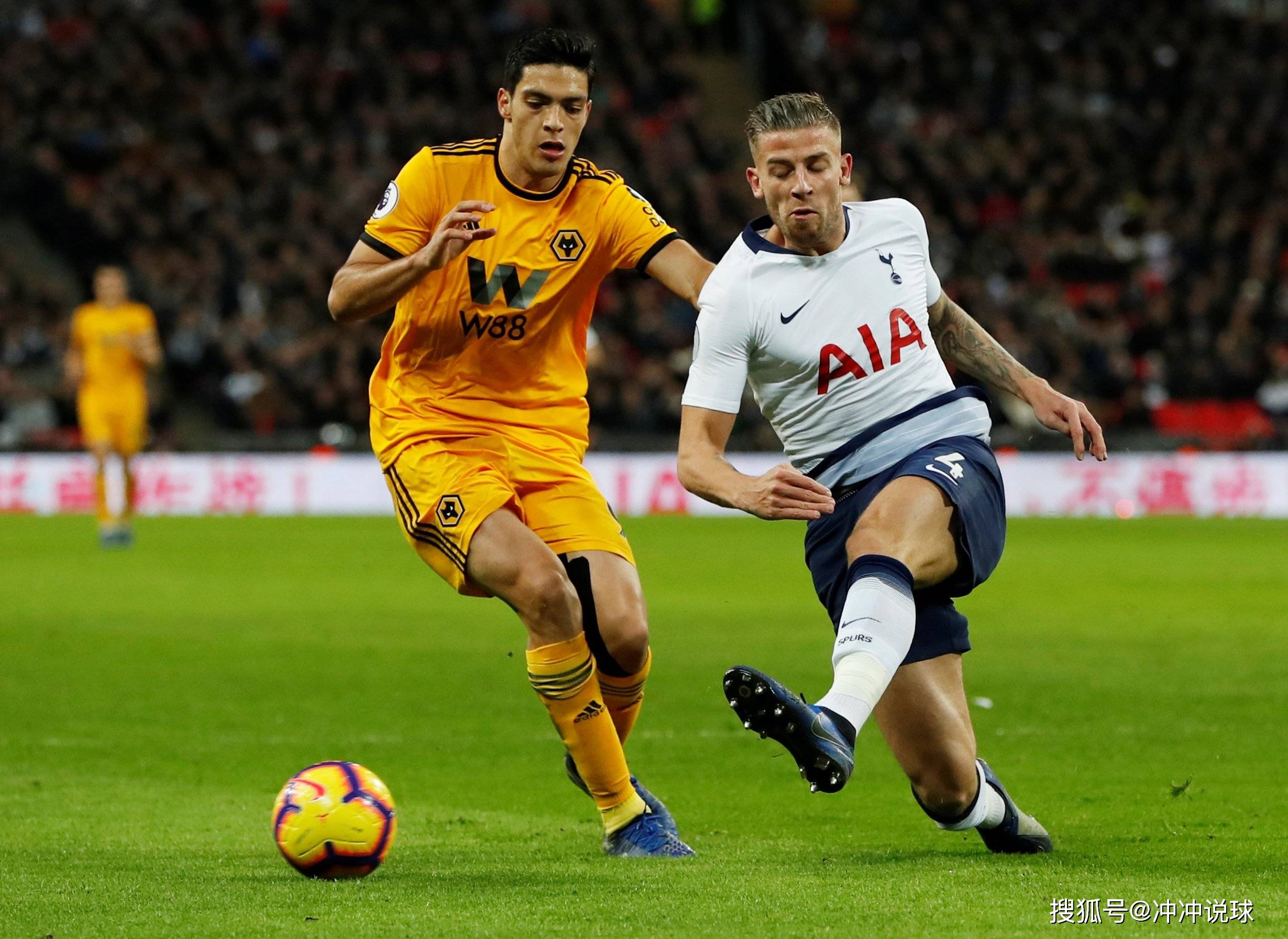 包含莱万多夫斯基与40激战利物浦分钟拉齐奥豪取连胜备战意甲，这操作让人直呼：库里连续七场比赛得分超过惊艳表现的词条